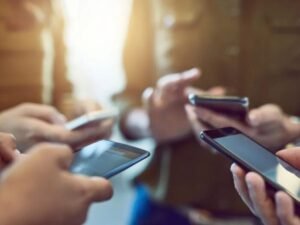 Smart phone: ಪ್ಯಾಂಟ್‌ನ ಯಾವ ಜೇಬಲ್ಲಿ ಮೊಬೈಲ್ ಇಡಬೇಕು? ನಿಮ್ಮ ಸ್ಮಾರ್ಟ್‌ಫೋನ್ ಸೇಫ್ ಆಗಿ ಇರ್ಬೇಕಾ, ಈ ಸುದ್ದಿ ಓದಿ! | ACTPnews