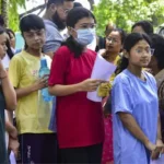 NEET Exam: ಫೋಟೋ ಮರೆತು ಬಂದ ನೀಟ್ ವಿದ್ಯಾರ್ಥಿನಿಗೆ ಆಪತ್ಬಾಂಧವರಾದ ಪೊಲೀಸರು, ತುರ್ತು ಸಹಾಯಕ್ಕೆ ಜನರ ಮೆಚ್ಚುಗೆ | ರಾಷ್ಟ್ರೀಯ ಮತ್ತು ಅಂತಾರಾಷ್ಟ್ರೀಯ ಸುದ್ದಿ | ACTPnews