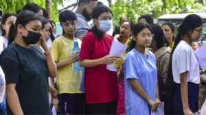 NEET Exam: ಫೋಟೋ ಮರೆತು ಬಂದ ನೀಟ್ ವಿದ್ಯಾರ್ಥಿನಿಗೆ ಆಪತ್ಬಾಂಧವರಾದ ಪೊಲೀಸರು, ತುರ್ತು ಸಹಾಯಕ್ಕೆ ಜನರ ಮೆಚ್ಚುಗೆ | ರಾಷ್ಟ್ರೀಯ ಮತ್ತು ಅಂತಾರಾಷ್ಟ್ರೀಯ ಸುದ್ದಿ | ACTPnews