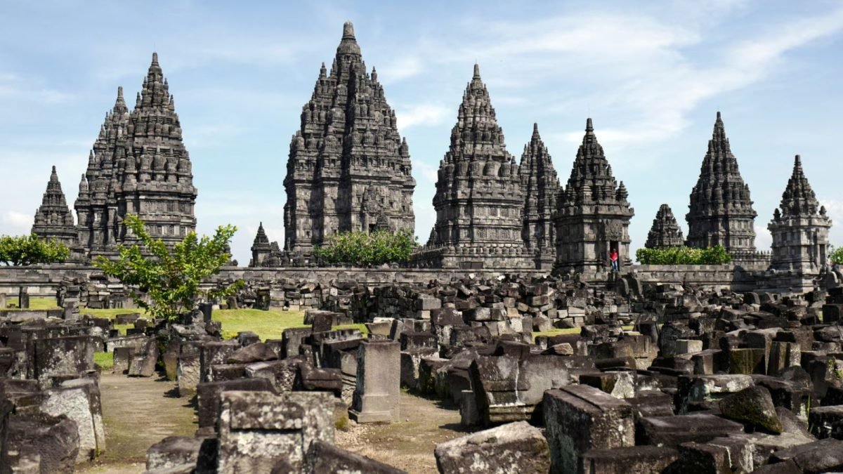 Indonesia: ಹಿಂದೂ ಧರ್ಮ ಇಂಡೋನೇಷ್ಯಾವನ್ನು ತಲುಪಿದ್ದು ಹೇಗೆ? 1170 ವರ್ಷ ಹಳೆಯ ಶಿವ ದೇವಾಲಯದ ರಹಸ್ಯವಿದು | ಜ್ಯೋತಿಷ್ಯ