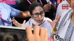Mamata Banerjee: ಮಮತಾ ಬ್ಯಾನರ್ಜಿ ಕಾರಿನ ಮೇಲೆ ಕಲ್ಲು ತೂರಾಟ! ಚಪ್ಪಲಿ, ಇಟ್ಟಿಗೆ ಎಸೆದು ಮಾಜಿ ಸಿಎಂ ವಿರುದ್ಧ ಆಕ್ರೋಶ! | ರಾಷ್ಟ್ರೀಯ ಮತ್ತು ಅಂತಾರಾಷ್ಟ್ರೀಯ ಸುದ್ದಿ | ACTPnews